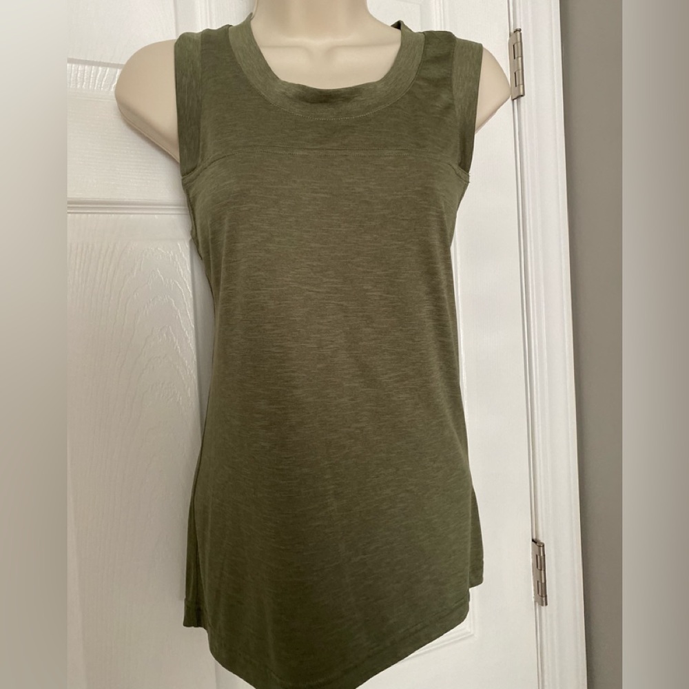 Women’s The North Face flash dry tank small